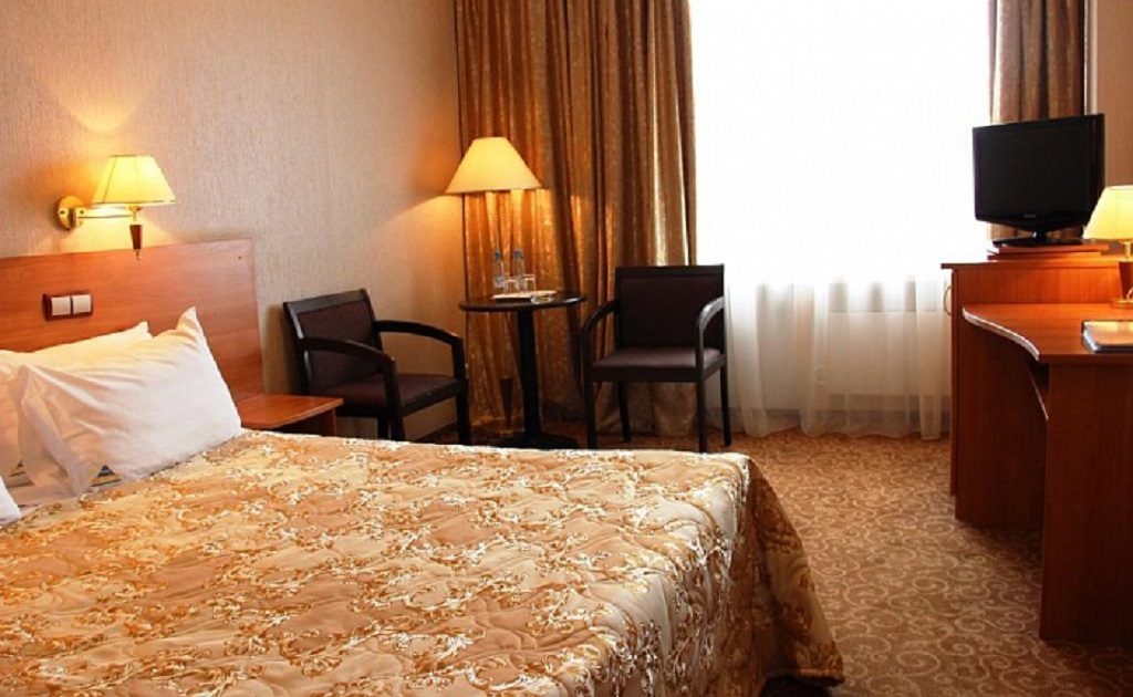 Beta Izmaylovo Hotel:  Бизнес плюс - просторный и уютный номер с одной большой или двумя раздельными кроватями.