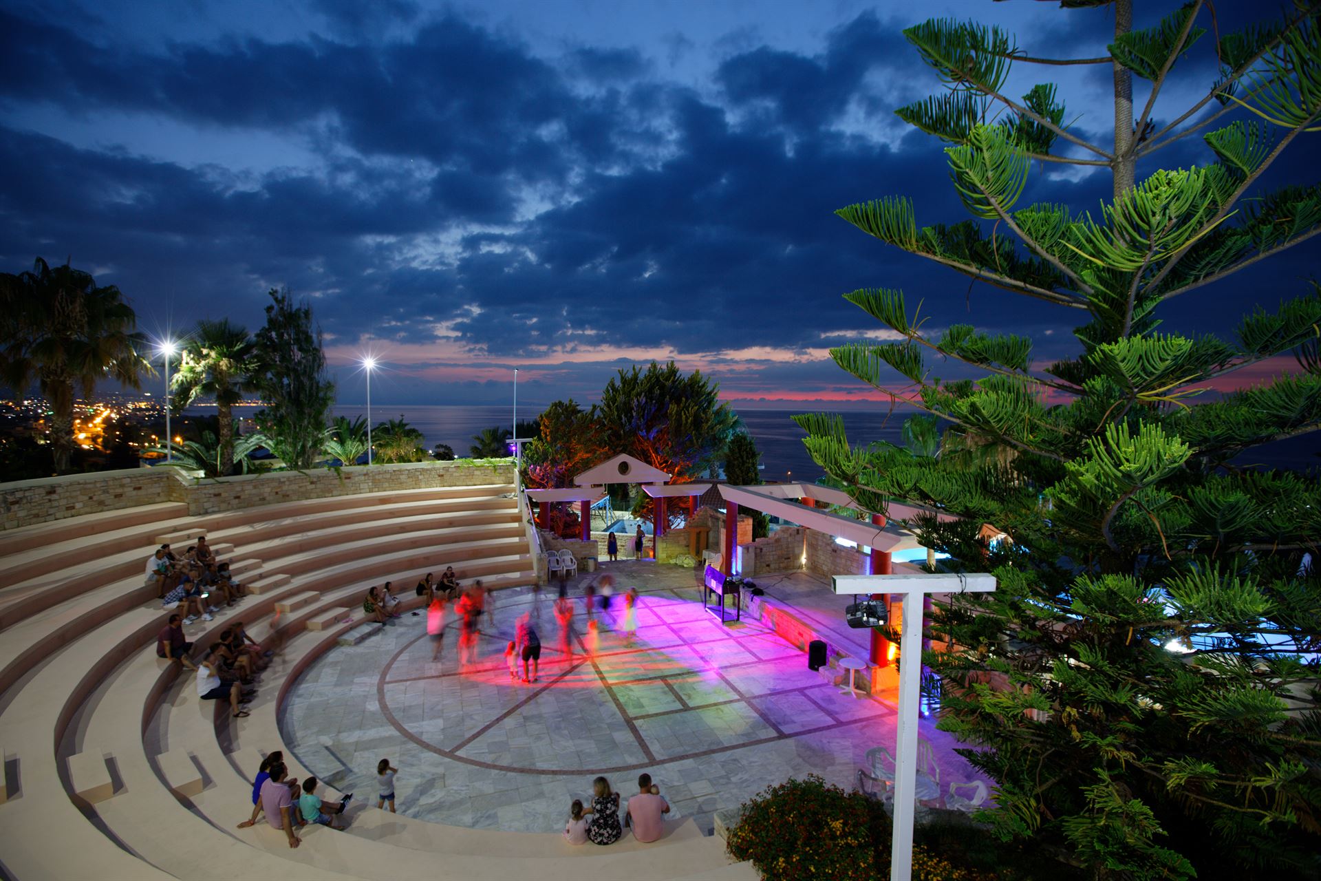Bomo Rethymno Mare Royal & Water Park: Mini Disco