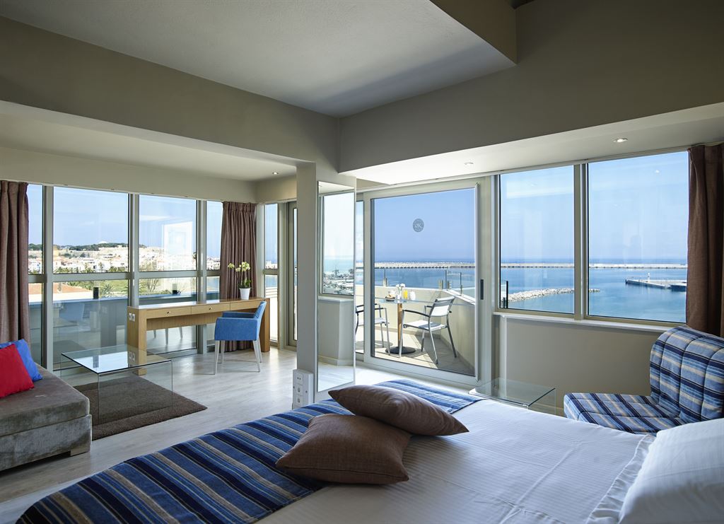 Kyma Suites Beach Hotel: Deluxe Suite