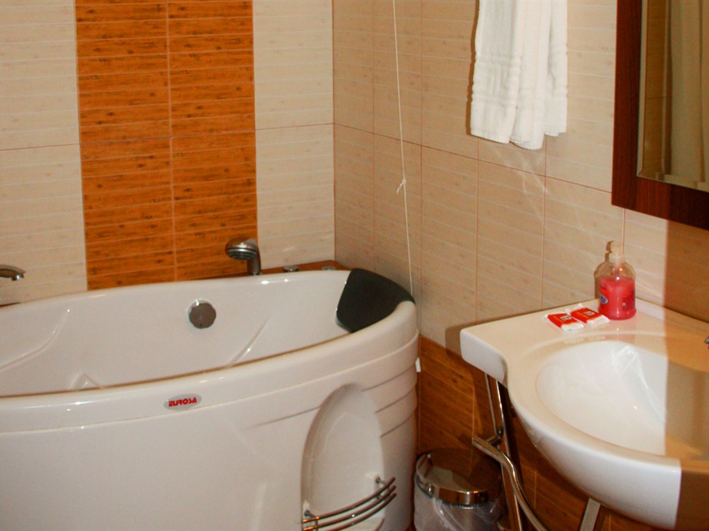 Alianthos Beach Hotel: Bathroom
