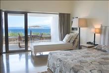 Minos Palace Hotel & Suites: Upper Deck Ocean View